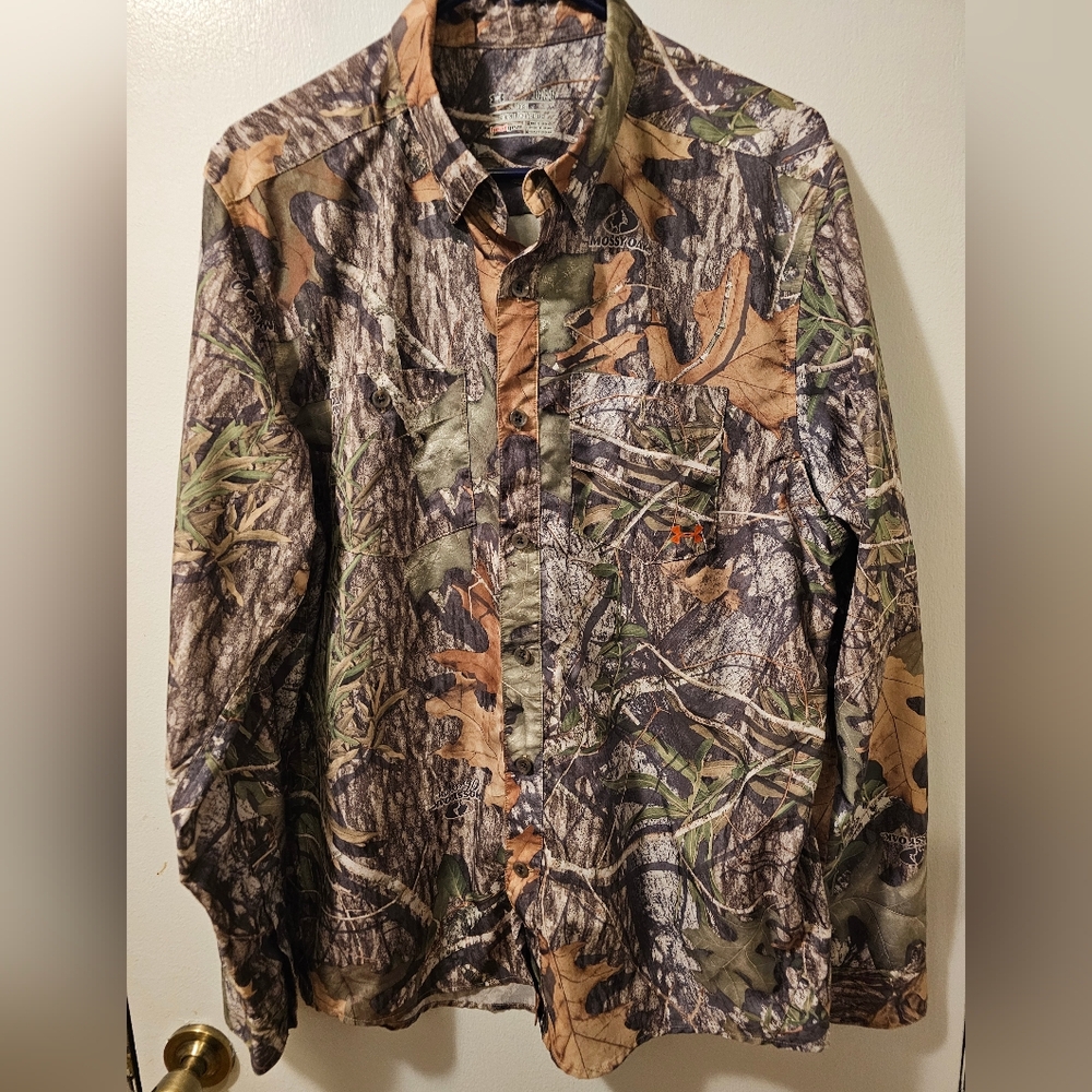Under‎ Armour HeatGear Button Up Shirt Camouflage Mossy Oak Vented Men's L